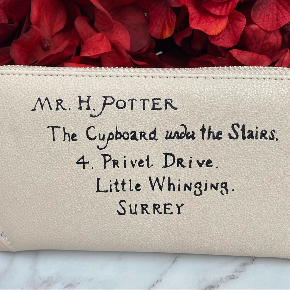 Harry Potter Hogwarts Acceptance Letter Clutch Wallet - Picture 6 of 12